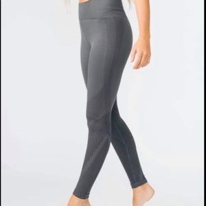 ZYIA Grey Grid Performance Leggings Sz S